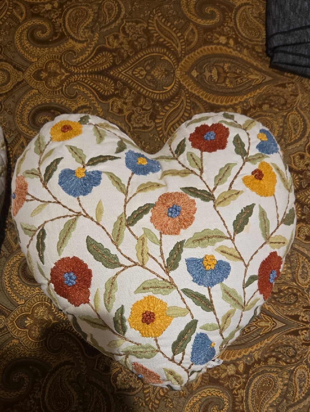 Bundle Of 3 Pottery Barn Embroided Flower Heart Shape Throw Pillows - Picture 4 of 8